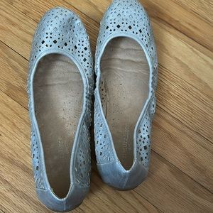 Pale metallic goldfish color, cute flat style with cut outs